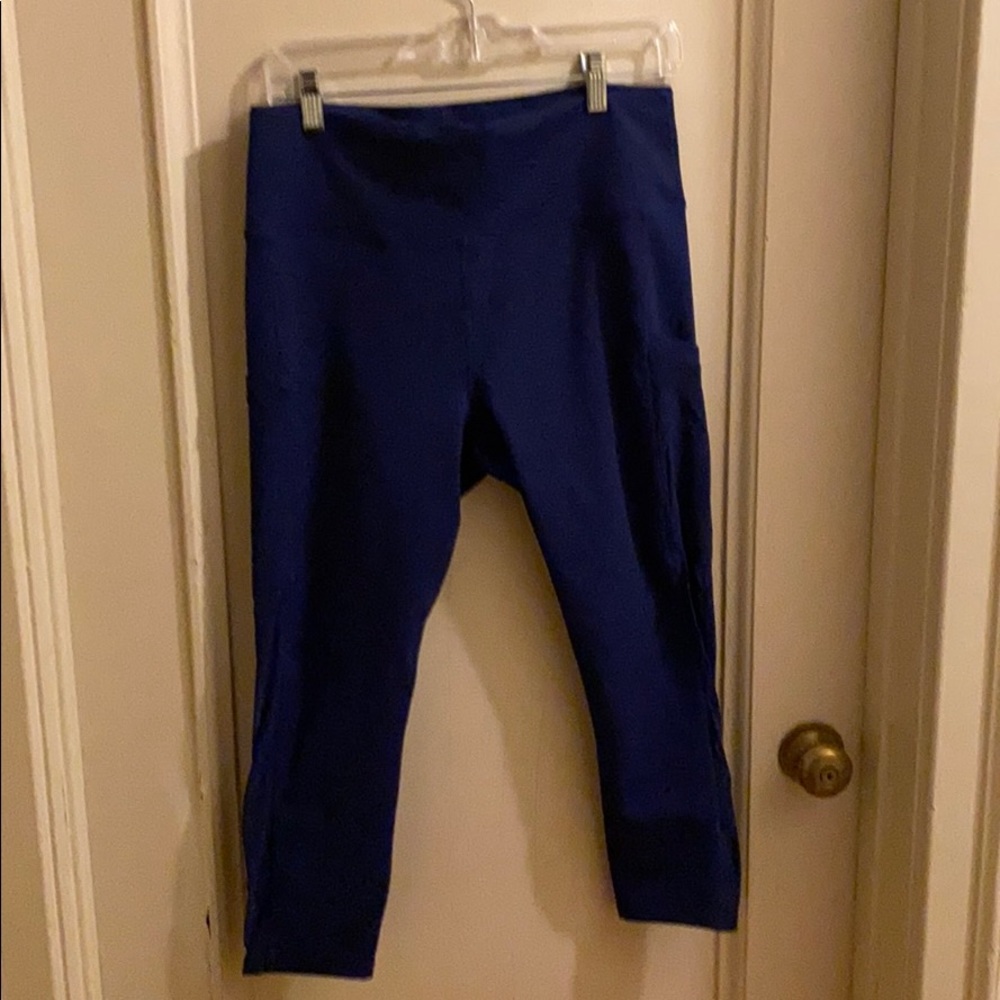 Navy Capri workout leggings
